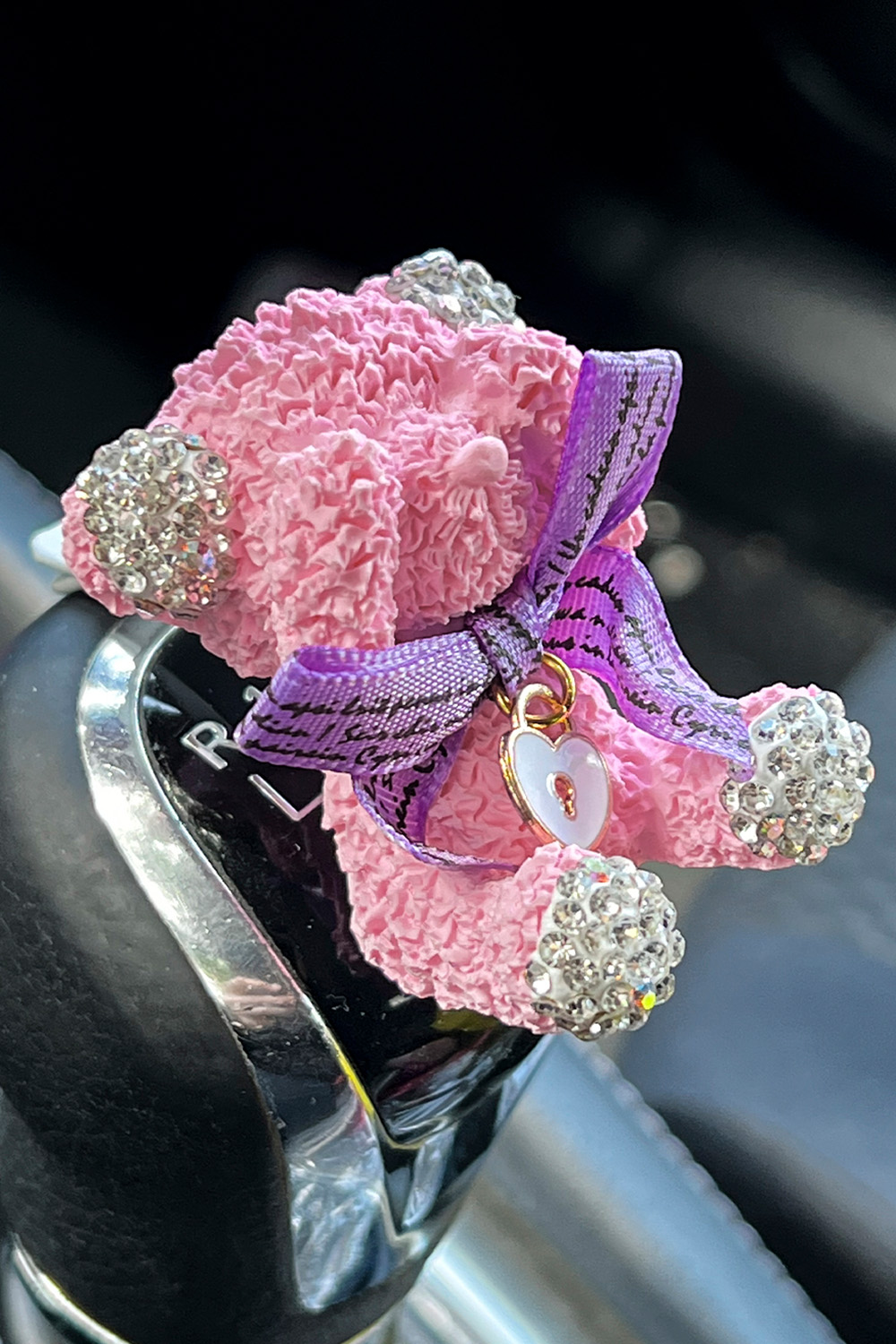 Ροζ αρωματικό αυτοκινήτου αρκουδάκι με φιόγκο και λουκέτο