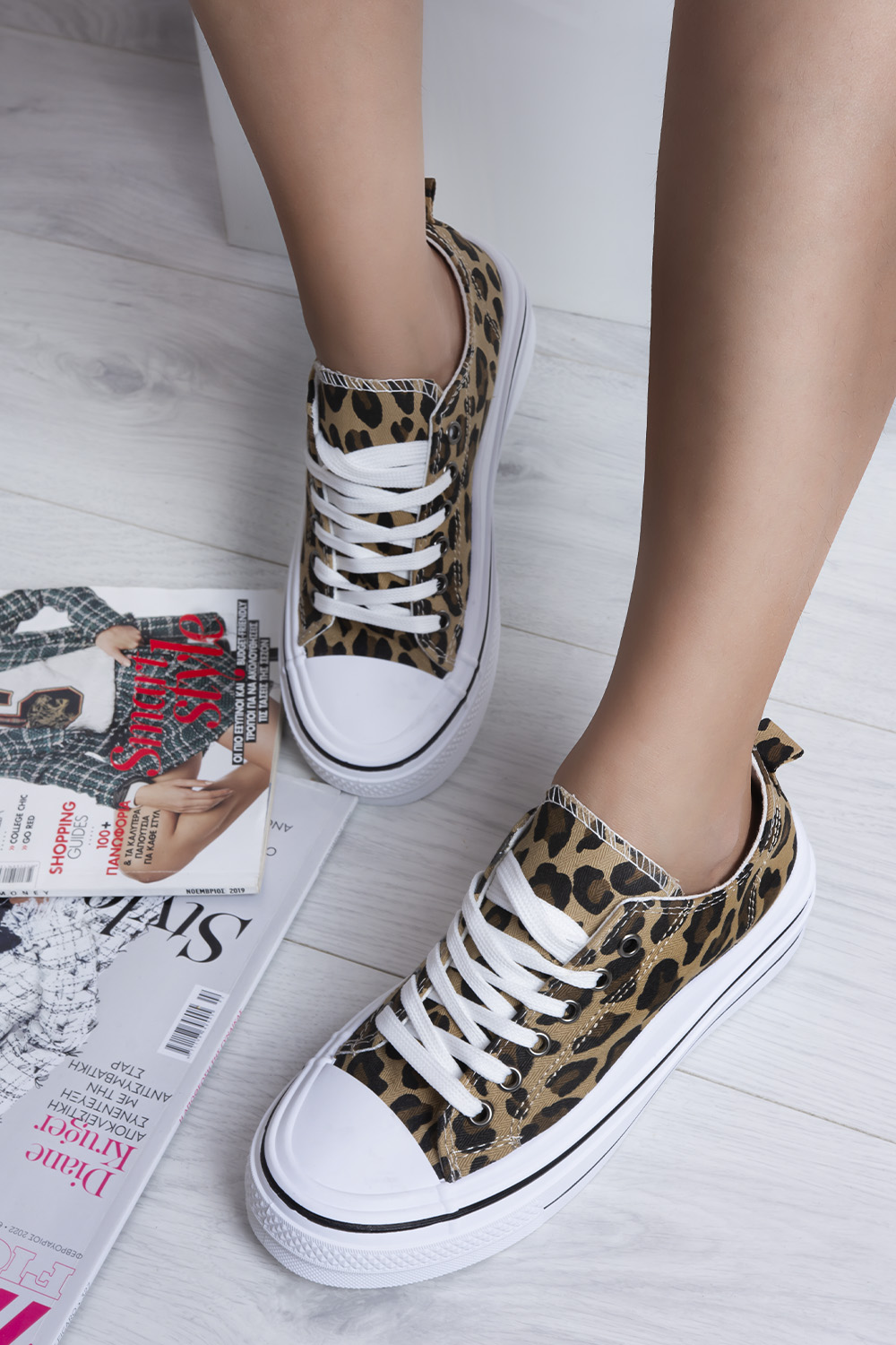 Άσπρα sneakers με leopard print 