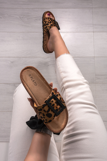 Παντόφλες με animal print