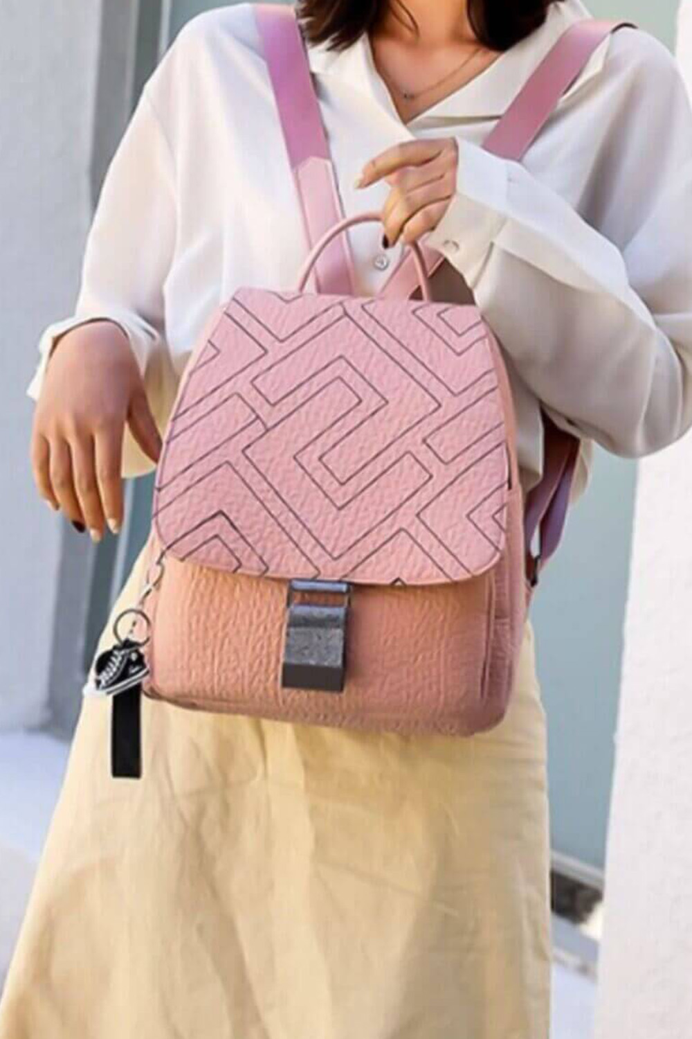 Ροζ backpack με ανάγλυφο σχέδιο
