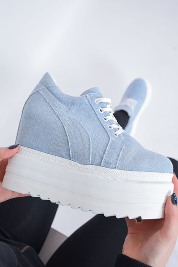 Sneakers με εσωτερικό τακούνι και denim σχέδιο - ΓΑΛΑΖΙΟ