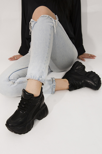 Sneakers με εσωτερικό τακούνια και σχέδιο ραφές - ΜΑΥΡΟ