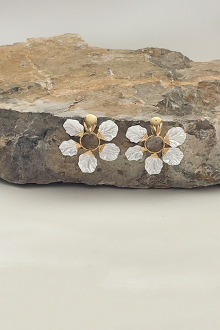 Aτσάλινα σκουλαρίκια μαργαριτάρι σε σχήμα λουλουδιού - ΑΣΠΡΟ