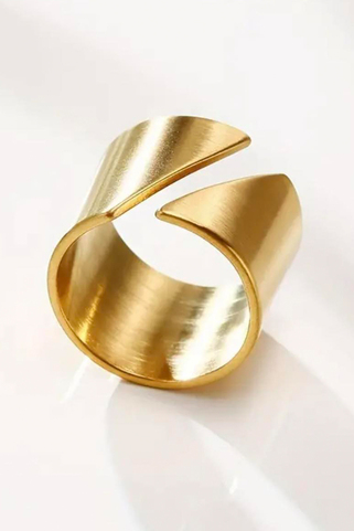 Μοντέρνο φαρδύ δαχτυλίδι από ανοξείδωτο ατσάλι με γεωμετρικό σχήμα