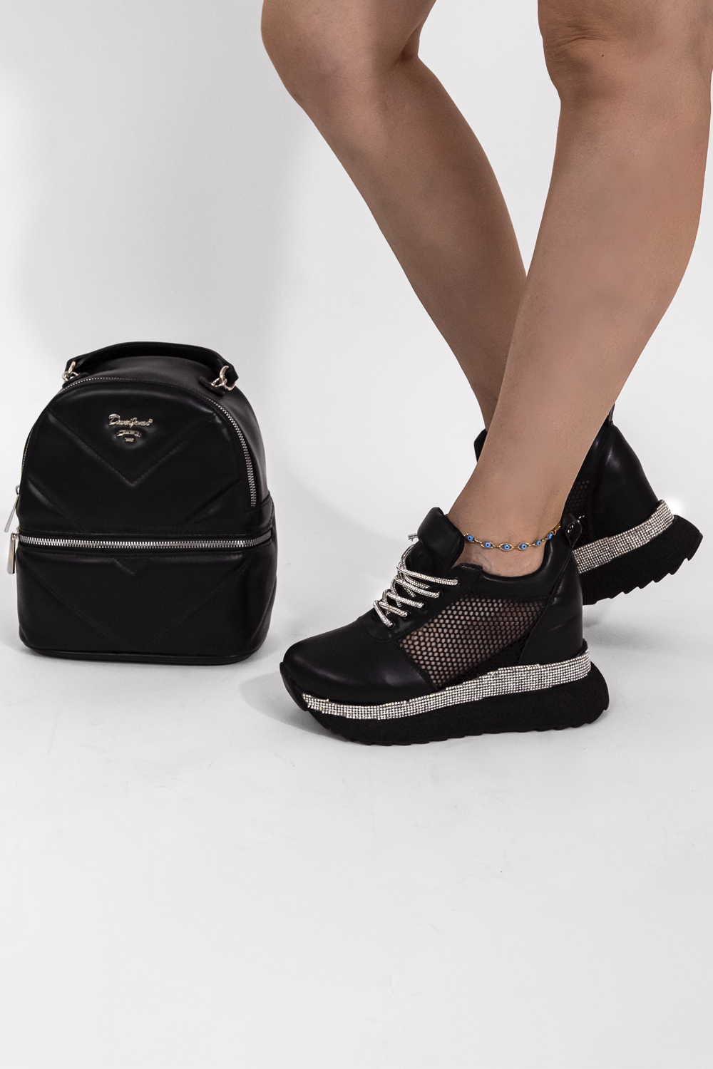 Sneakers με Εσωτερικό Τακούνι και Διάτρητο Σχέδιο