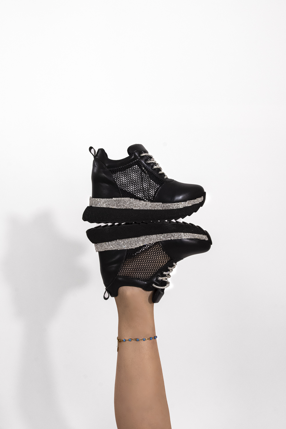 Sneakers με Εσωτερικό Τακούνι και Διάτρητο Σχέδιο