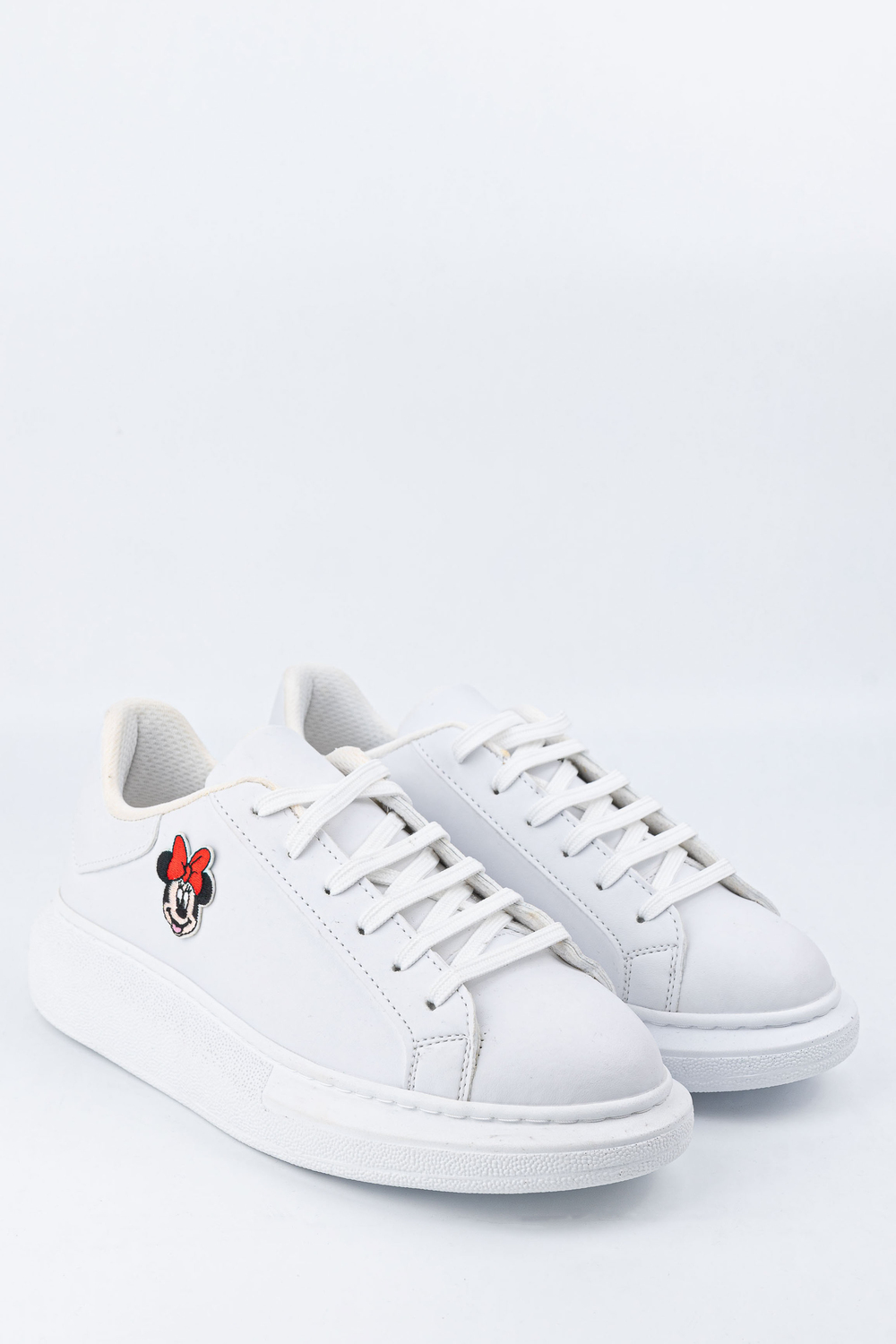 Sneaker με έγχρωμη φιγούρα με τη μαγεία της απλότητας
