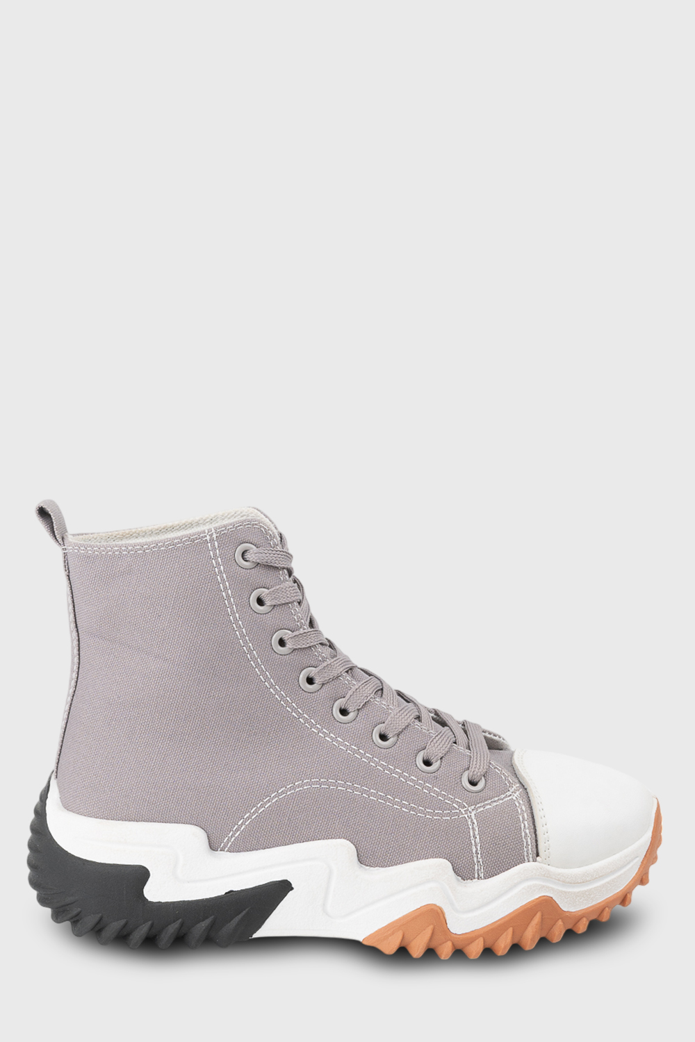Sneaker με ιδιαίτερες ραφές