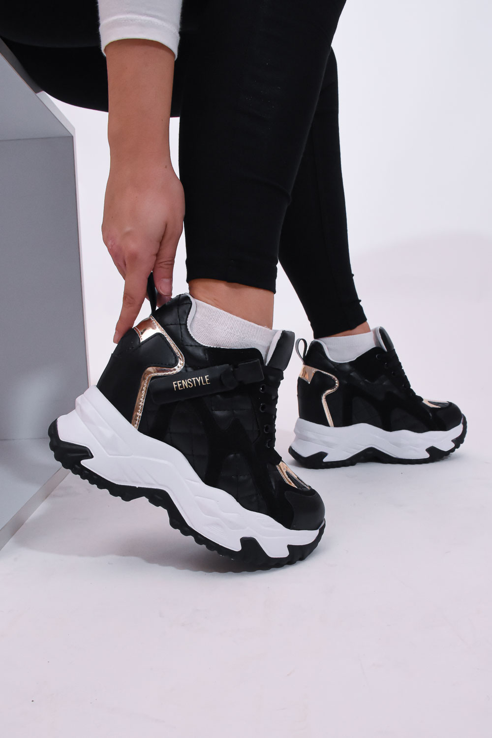 Sneakers με Εσωτερικό Τακούνι και Ιδιαίτερο Σχέδιο 