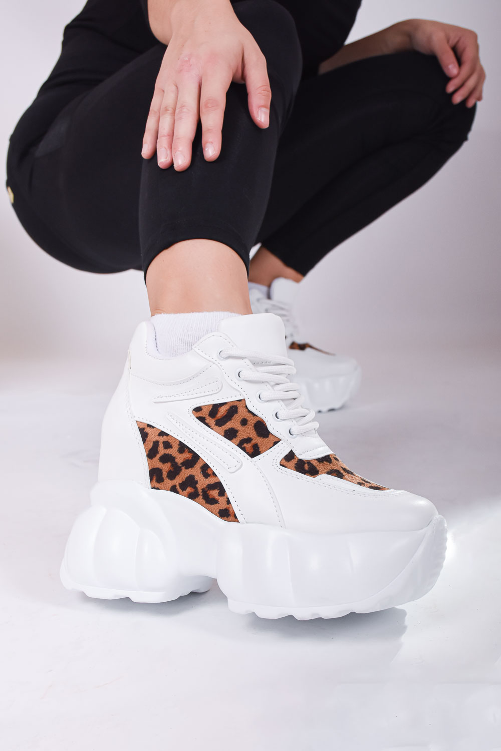 Sneakers με Εσωτερικό Τακούνι και Λεοπάρ Σχέδιο 