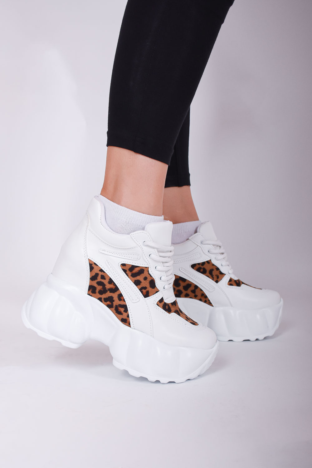 Sneakers με Εσωτερικό Τακούνι και Λεοπάρ Σχέδιο 
