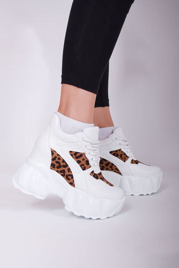 Sneakers με Εσωτερικό Τακούνι και Λεοπάρ Σχέδιο 