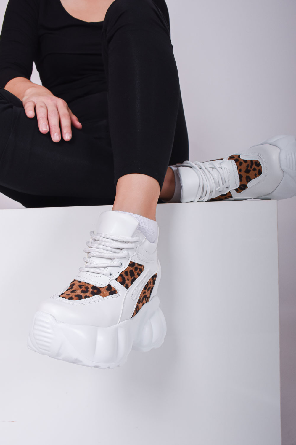 Sneakers με Εσωτερικό Τακούνι και Λεοπάρ Σχέδιο 