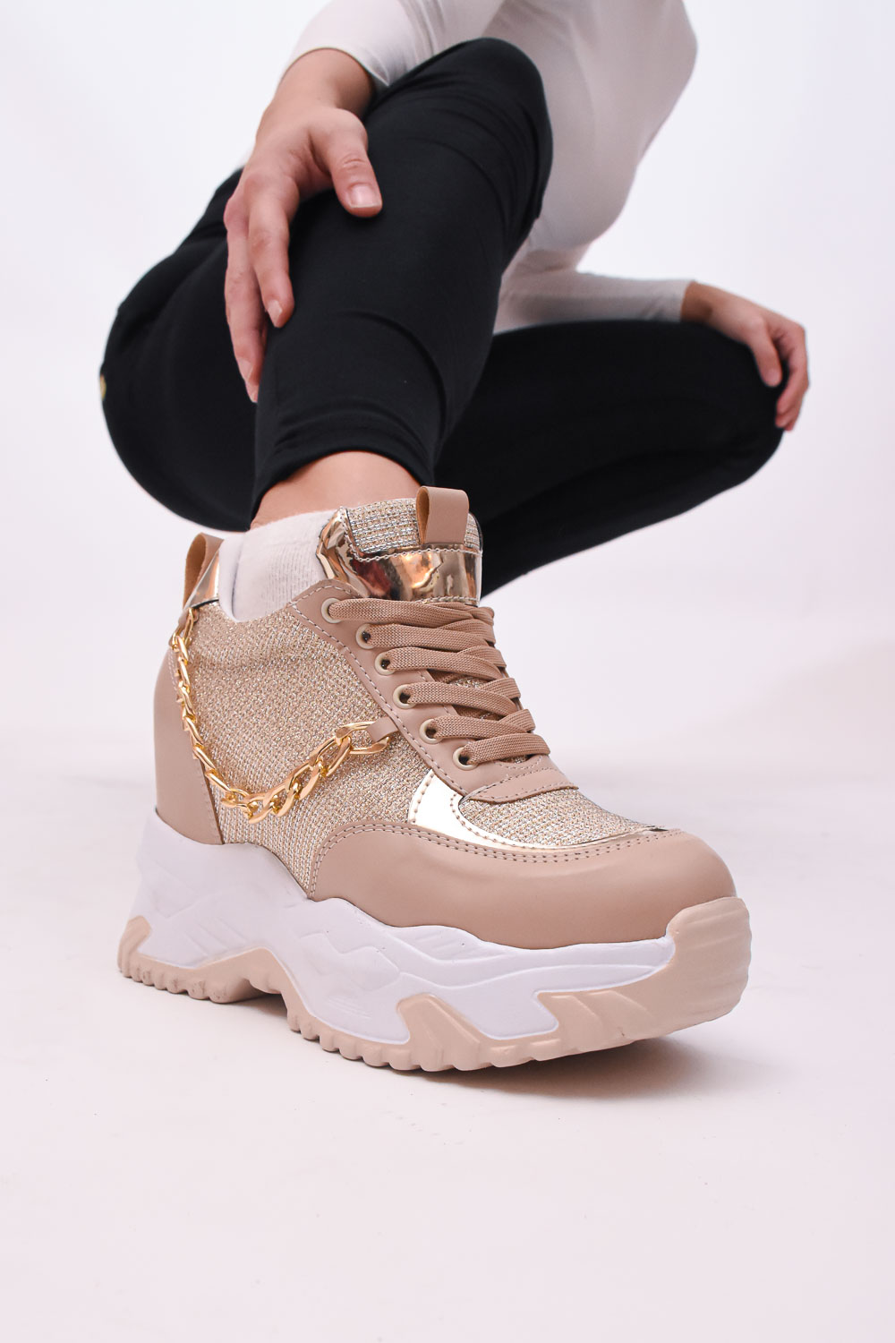 Sneakers με Εσωτερικό Τακούνι και Αλυσίδα