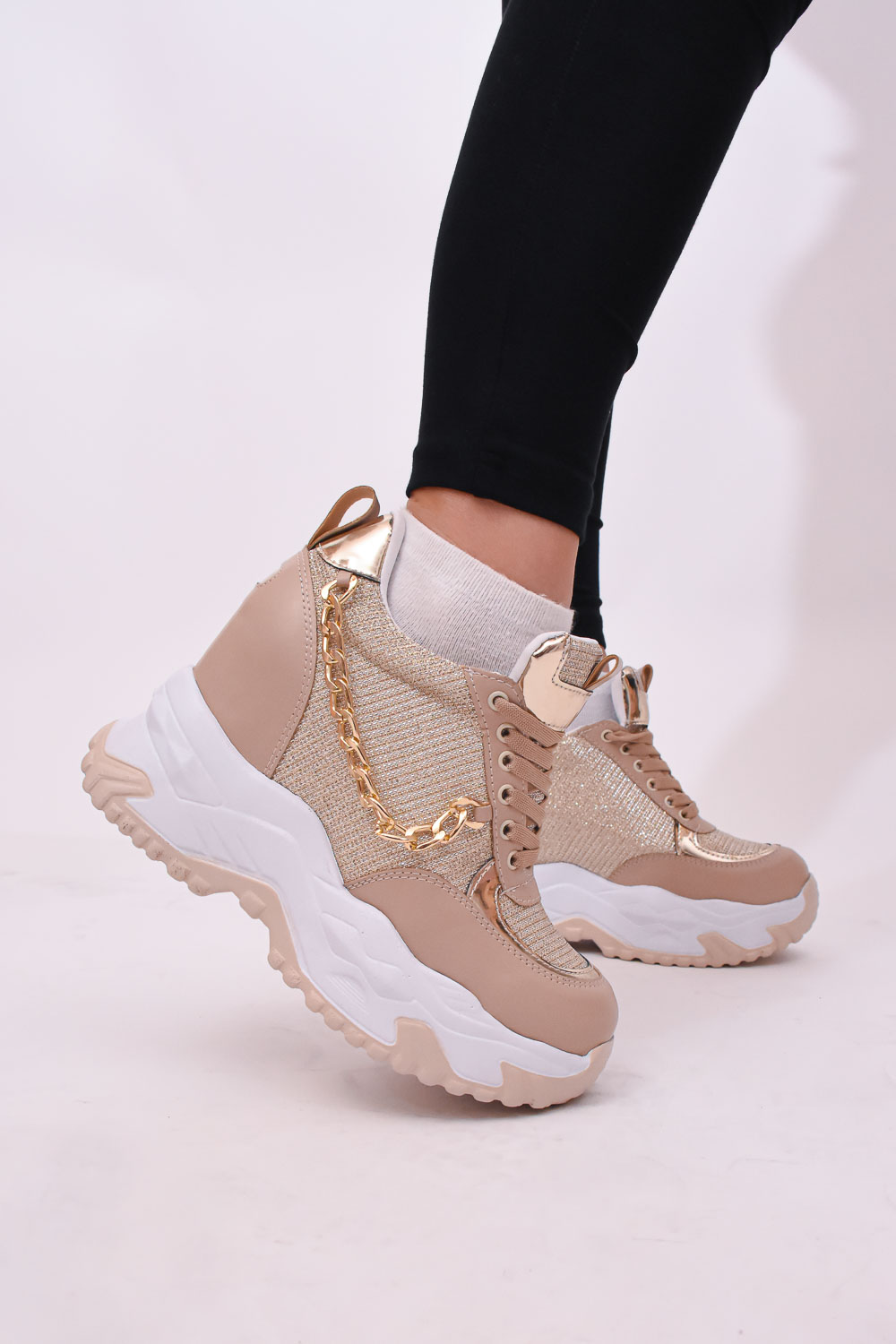Sneakers με Εσωτερικό Τακούνι και Αλυσίδα