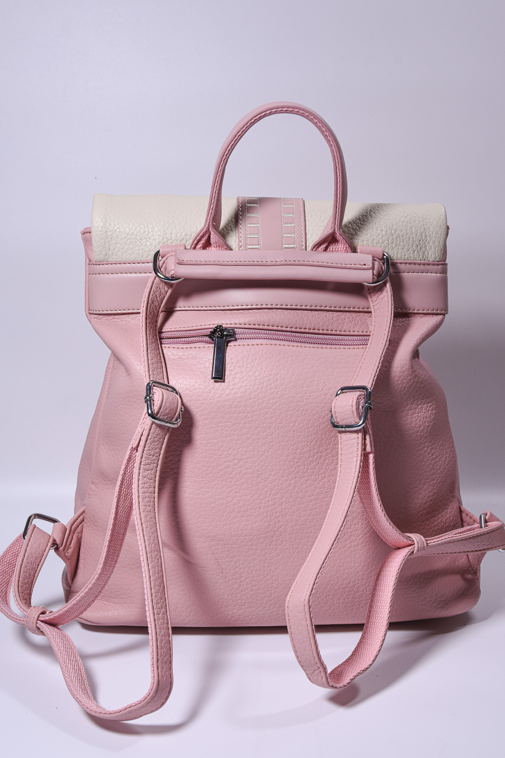 Backpack με Μοντέρνα Λεπτομέρεια