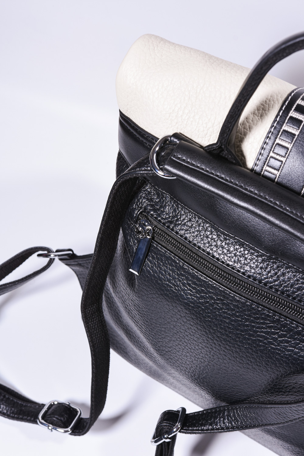 Backpack με Μοντέρνα Λεπτομέρεια