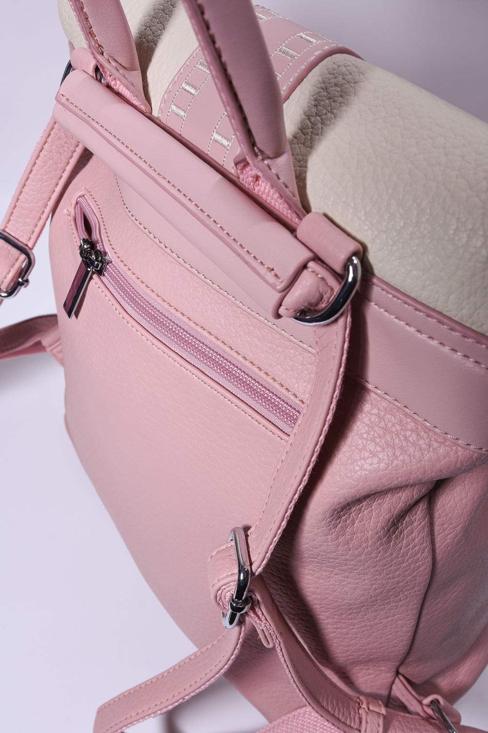 Backpack με Μοντέρνα Λεπτομέρεια