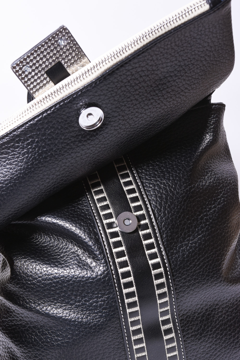Backpack με Μοντέρνα Λεπτομέρεια