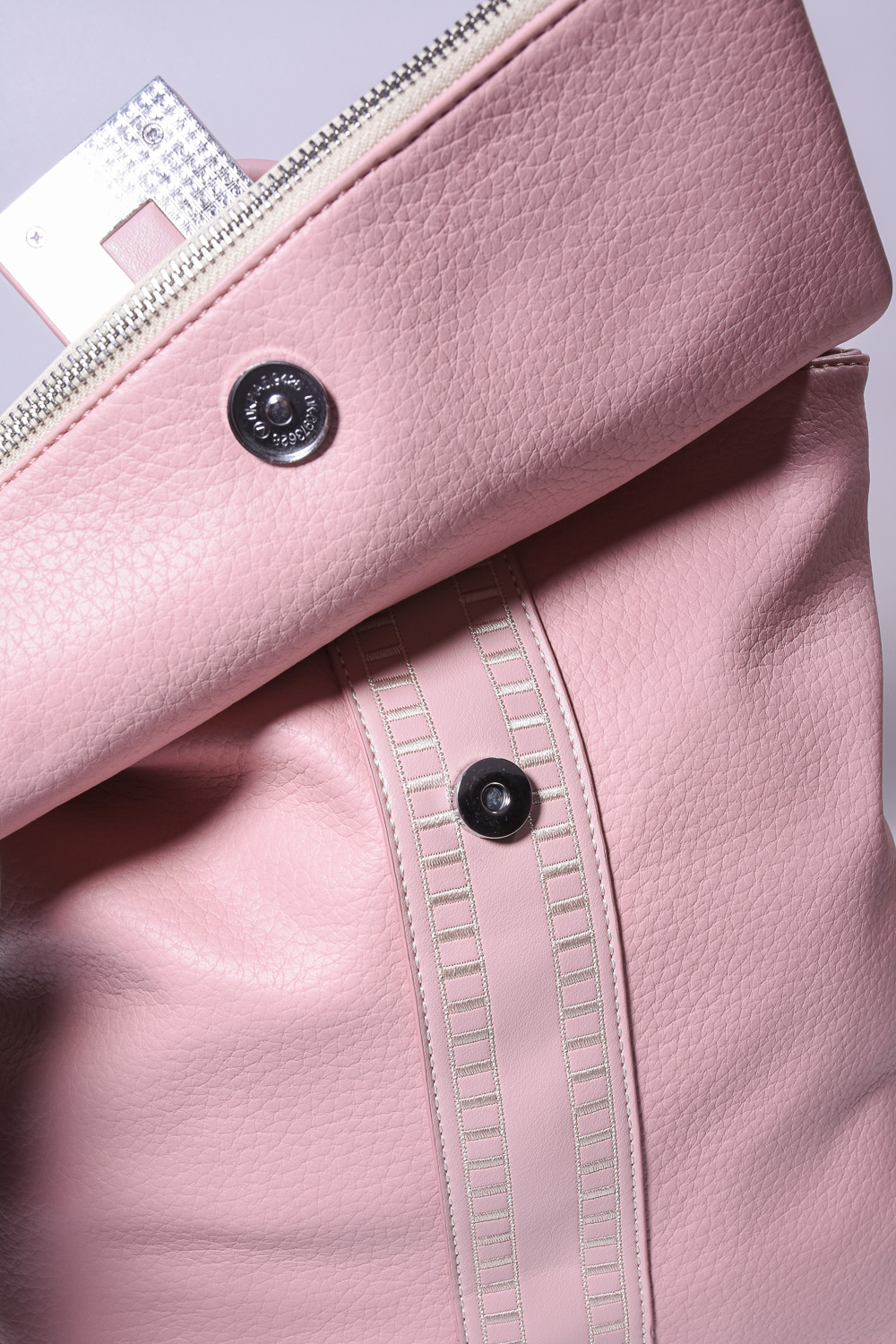 Backpack με Μοντέρνα Λεπτομέρεια